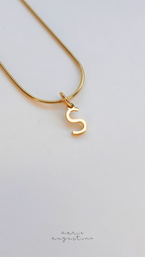 Initialement | Collier