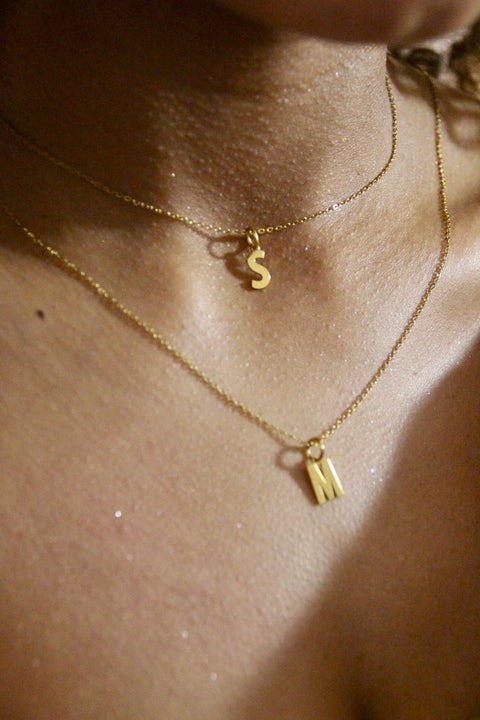Initial | Collier